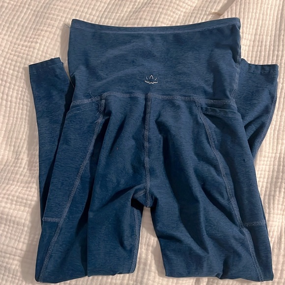 Spacedye Love The Bump Capri Maternity Legging - medium - Picture 3 of 4